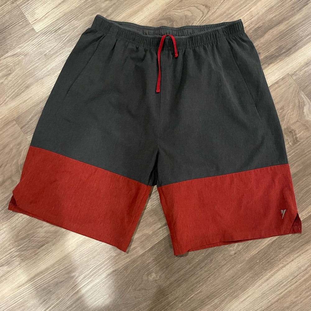 Athletic shorts mens sz L Multicolor w/ drawstring waste deep pockets